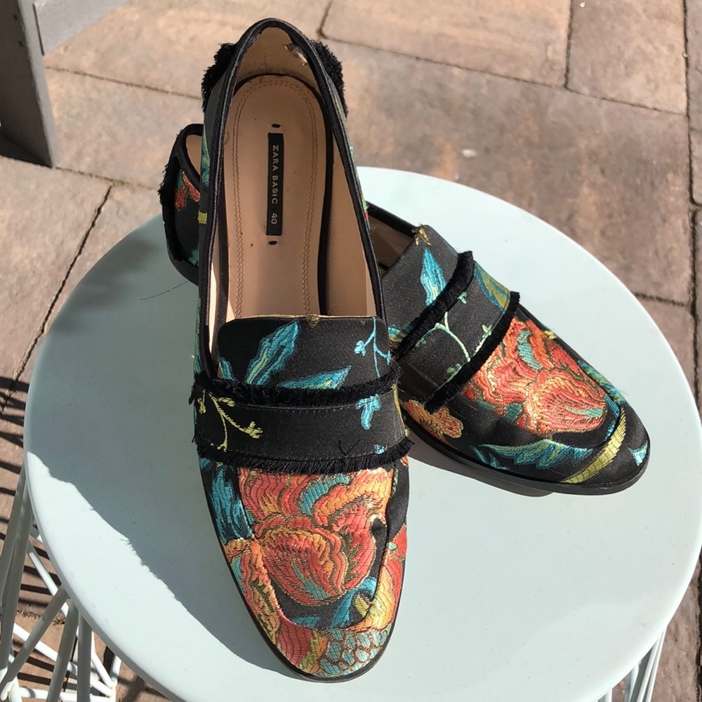 Zara basic embroidered loafers